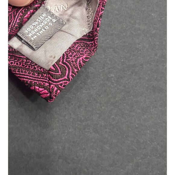 Hickey Freeman Silk Paisley Tie – Deep Magenta / Pink – Made in USA - Picture 4 of 4